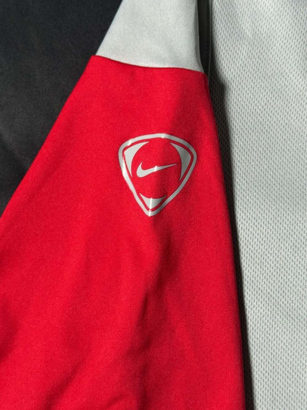 Nike Arsenal 2009-10 Football Training Jersey Grey and Red - Picture 9 of 9